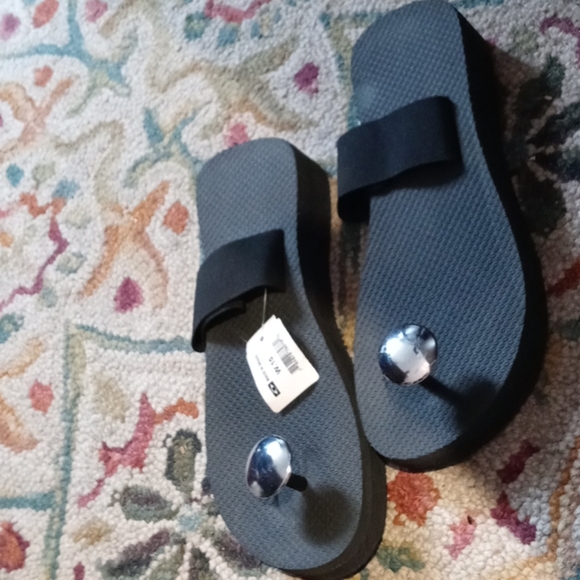 Thong sandals by Cariris - Picture 1 of 3